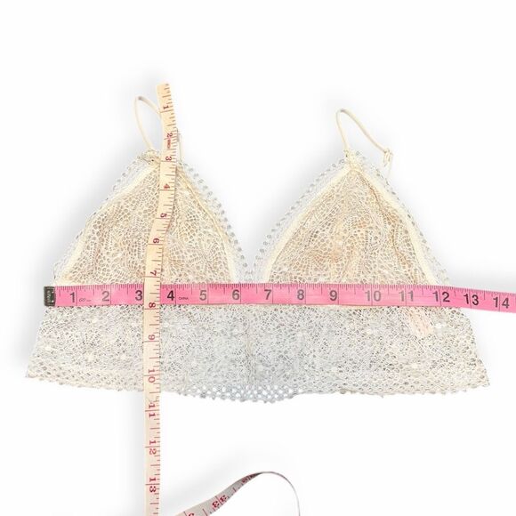 VICTORIA’S SECRET Women’s Ivory Lace Bralette Size Medium - Picture 6 of 6
